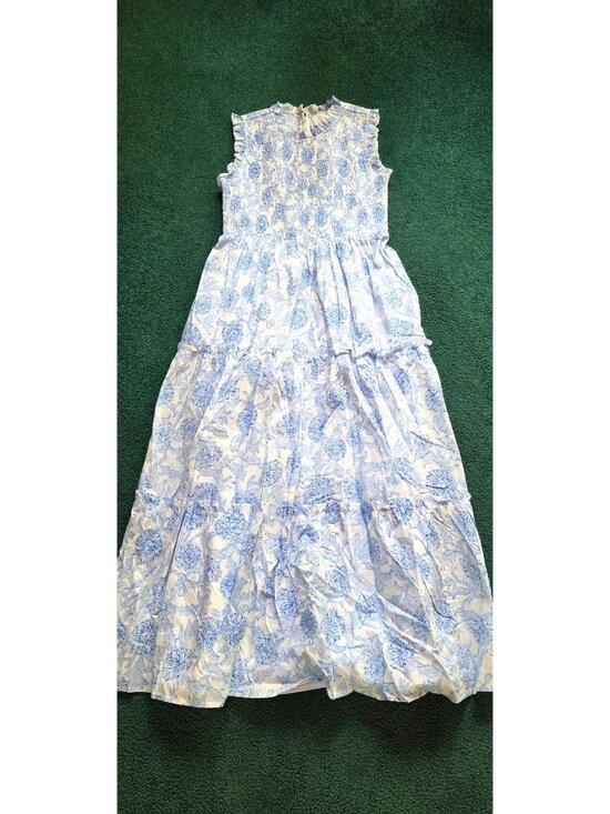 j. marie Dresses & Skirts - J. Marie Womens Maxi Dress Sz M Blue & White Floral Smocked Maxi 100% Cotton EUC